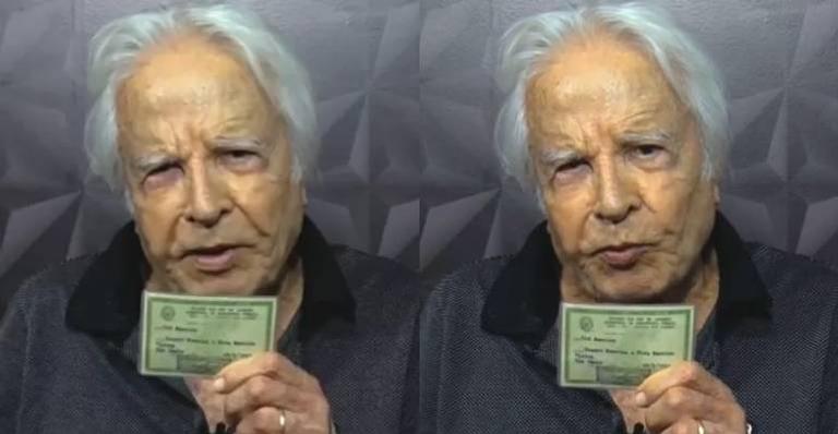 Cid Moreira mostra identidade para comprovar nome e brinca: ”Podem chamar de Cidão”
