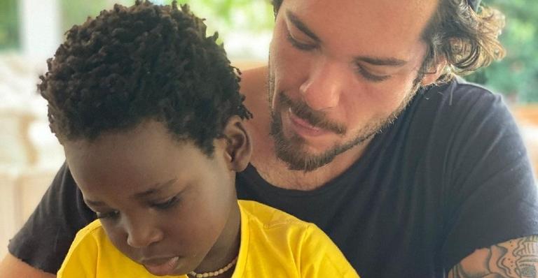 Irmão de Giovanna Ewbank publica vídeos hilários do sobrinho e brinca: ”No mundo mágico de Bless”