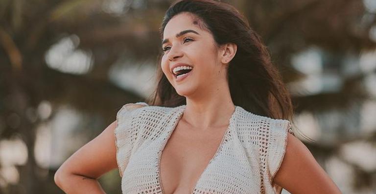 Gizelly Bicalho arranca suspiros ao compartilhar nova sequência de cliques ousados