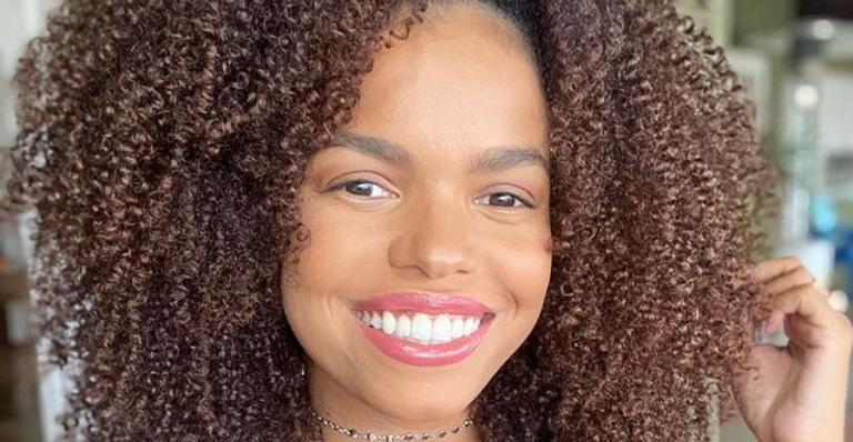 Jeniffer Nascimento derrete corações ao posar com sua cachorrinha de estimação