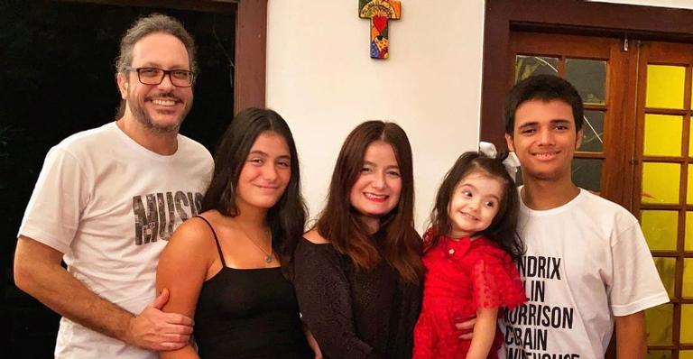 Lucio Mauro Filho publica clique antigo de viagem em família: ”On Broadway com a turma”
