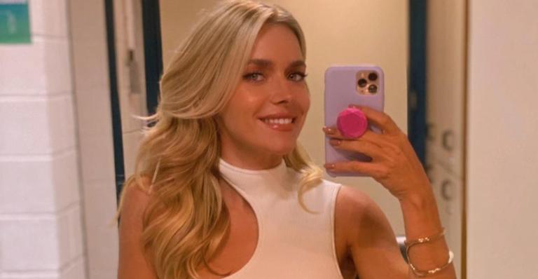 Monique Alfradique relembra momento especial com passarinhos de estimação: ”Como não amar?”
