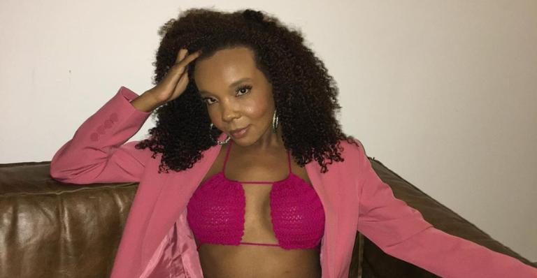 No Dia da Mentira, Thelminha tenta brincar com fãs e confessa: ”Sou péssima pra isso”