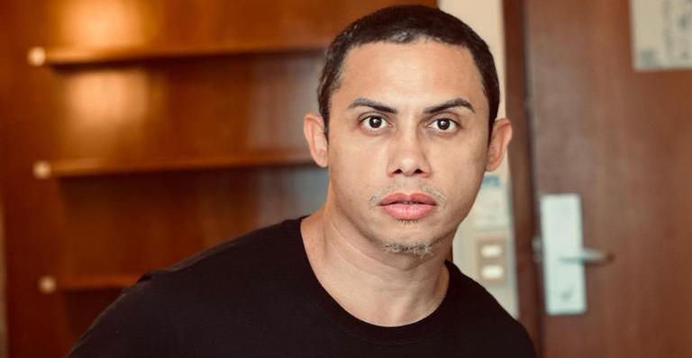 Silvero Pereira faz brincadeira sobre festa do Big Brother Brasil 21 e diverte web: ”Resumão”