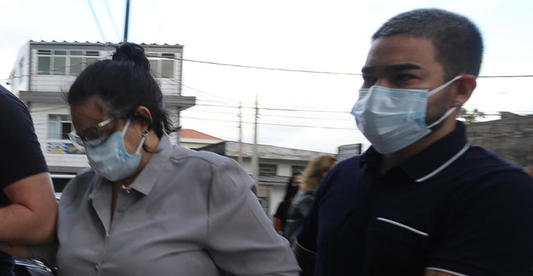 Yudi chega ao velório do pai, que faleceu após complicações da Covid-19