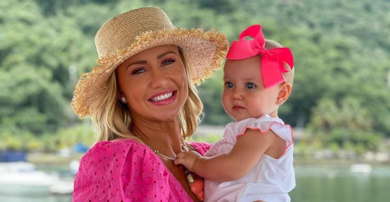 Ana Paula Siebert compartilha clique encantador com a filha, Vicky: ”Meu tesouro”
