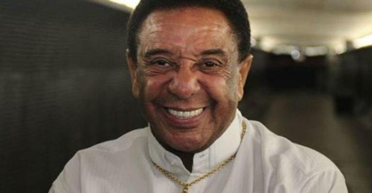 Família de Agnaldo Timóteo atualiza o estado de saúde do cantor: ”Pequeno agravamento”