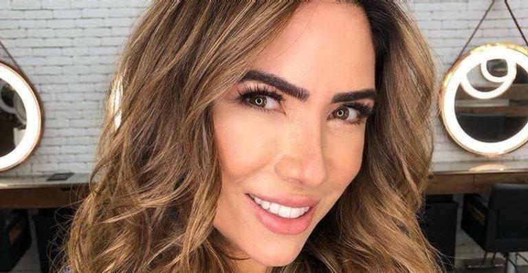 Patrícia Abravanel se surpreende ao tomar ‘banho de farinha’ em seu programa no SBT