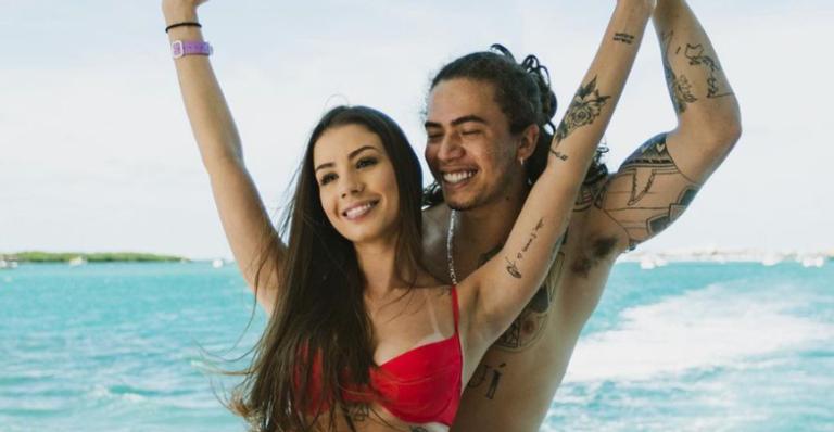 Whindersson Nunes exibe barriguinha de grávida da noiva e se derrete: ”Mamãe mais linda do mundo”
