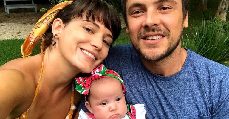 Bianca Bin curte domingo de Páscoa ao lado de Sérgio Guizé e a afilhada: ”Nossa família”