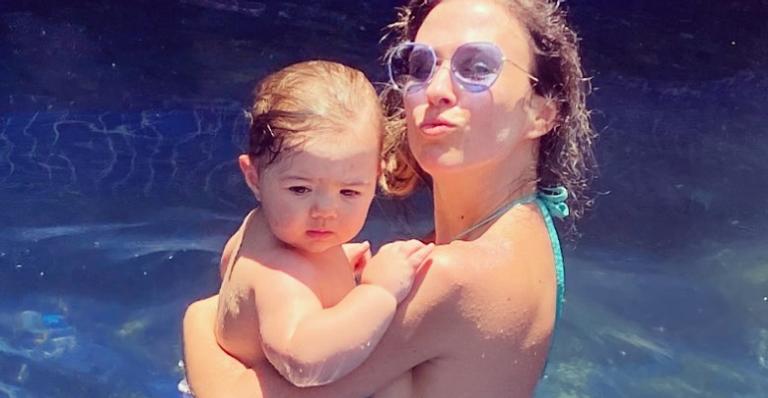 Tata Werneck e Clara Maria imitam coelhinho da Páscoa e encantam a web: ”Coisa linda!”