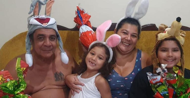 Zeca Pagodinho manda recado especial de Páscoa ao lado da família: ”Saúde e paz para todos!”