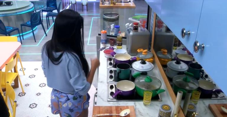 BBB21: Pocah pede para ajudar na preparação da comida e dispara: ”Quero me sentir útil nessa casa”