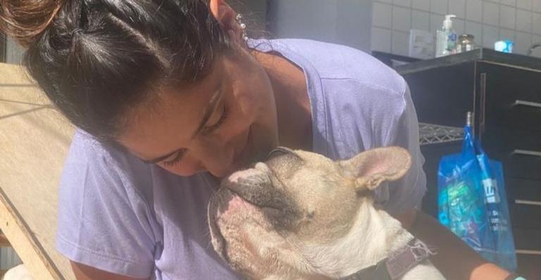 Camilla Camargo lamenta morte da cachorra: ”Hoje meu coração chora”