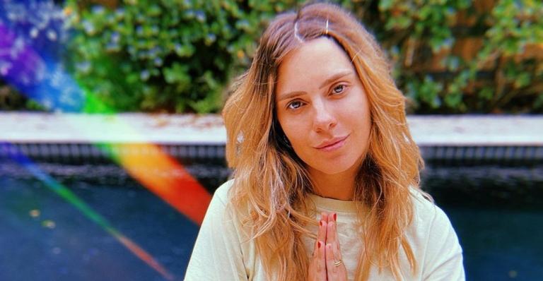 Carolina Dieckmann encanta web ao usar efeito divertido em clique: ”Que coelhinha é você?”