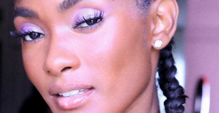 Erika Januza celebra a Páscoa em capelinha: ”Vim agradecer a Deus pela vida, saúde e rezar”