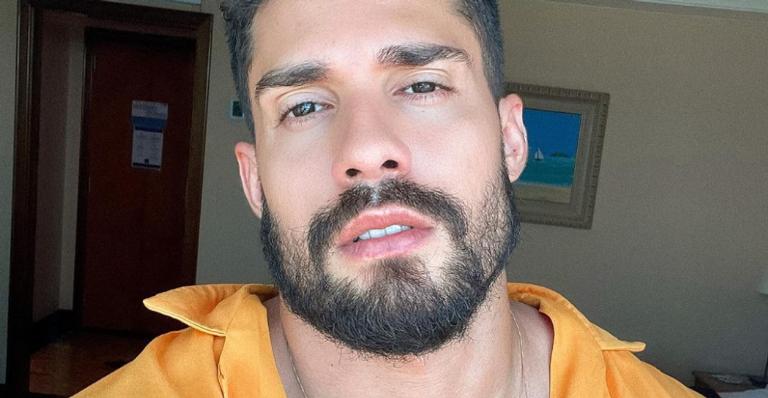 Ex-BBB Bil Araújo exibe treino pesado e impressiona internautas: ”Queria ter essa disposição”