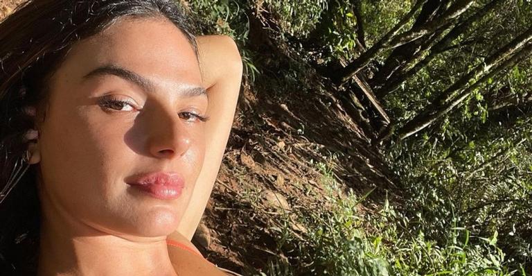 Em meio à natureza, Isis Valverde encanta ao mostrar descobertas com Rael: ”Amor”