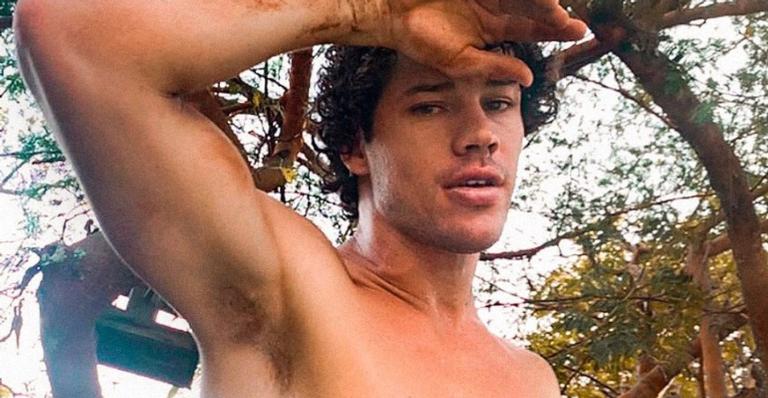 José Loreto surge sem camisa exibindo refeição vegetariana e fãs reagem: ”Delícia”