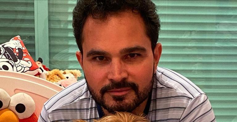 Luciano Camargo constrói horta em sua mansão e diverte web: ”Cada enxadada um dia de descanso”