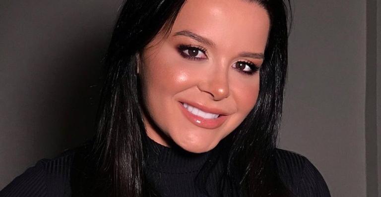 Maraisa arranca suspiros da web ao posar com look laranja arrasador: ”Você é perfeita”