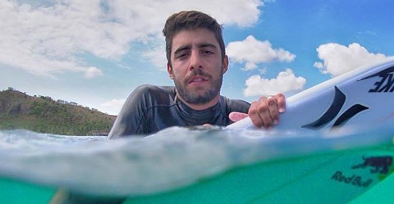 Pedro Scooby mostra cicatriz na cabeça e relembra acidente