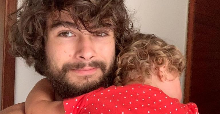 Rafa Vitti compartilha momento divertido de Clara Maria na quadra: ”De buenas”