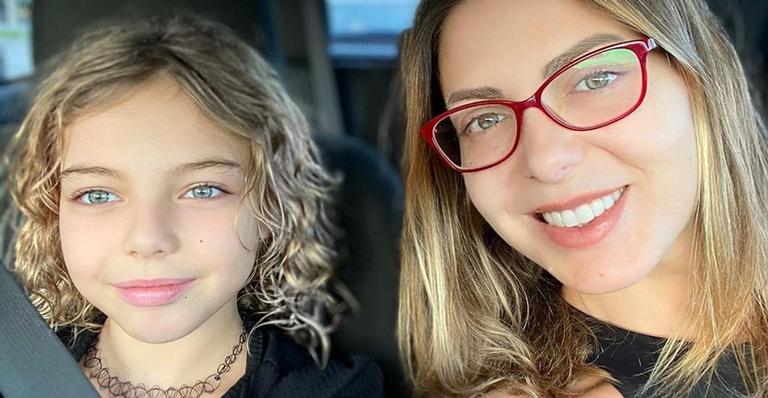 Sheila Mello posta clique com a filha e se declara: ”Minha menina”