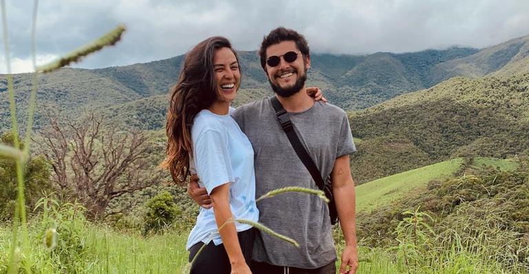 Yanna Lavigne esbanja amor e alegria ao posar com Bruno Gissoni: ”Felicidade é estar aqui”