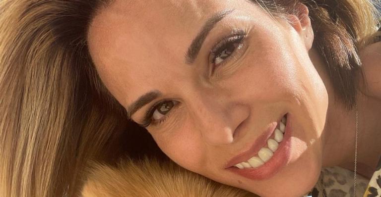 Ana Furtado esbanja alegria após sua mãe receber a segunda dose da vacina contra a Covid-19