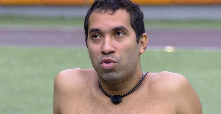 BBB21: Gilberto desabafa sobre o paredão: ”Estou tranquilo demais, por isso acho que vou sair”