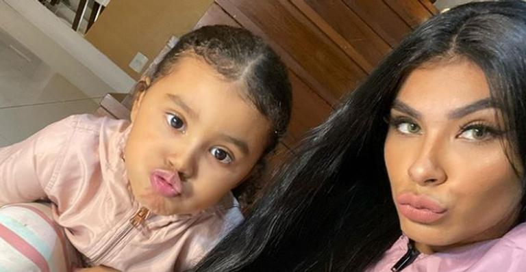 BBB21: Pocah relembra a filha e desabafa após polêmica com cabelo crespo: ”Dói na minha alma”