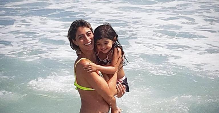 Carol Castro derrete corações ao homenagear a filha: ”Descobri que é dia do filho”
