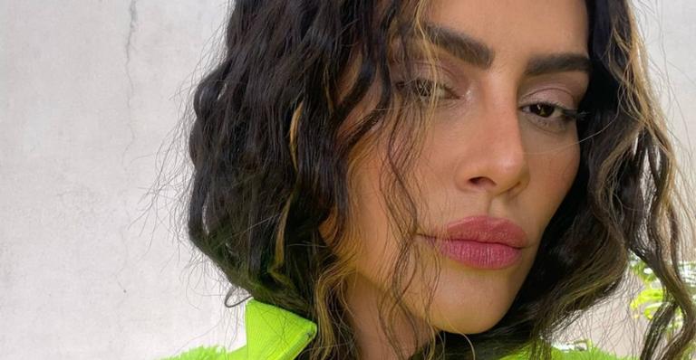 Cleo derrete corações ao posar para clique conceitual: ”Cara de nada”