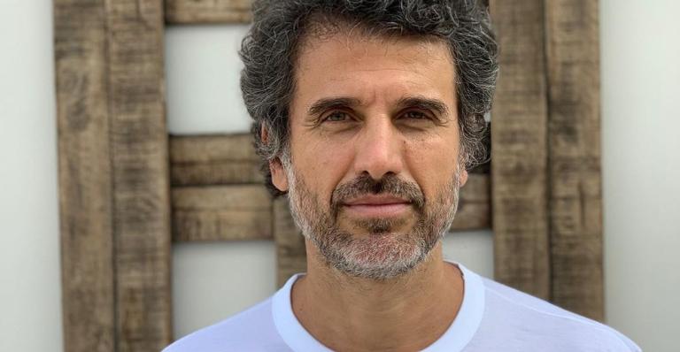 Eriberto Leão celebra vacinação da mãe contra a Covid-19: ”Viva a ciência!”