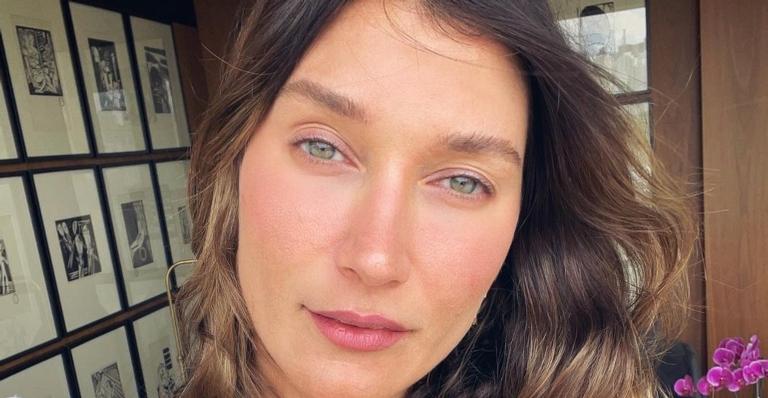 Em Noronha, Gabriela Pugliesi surge deslumbrante com maiô recortado cavadíssimo: ”Dei zoom”
