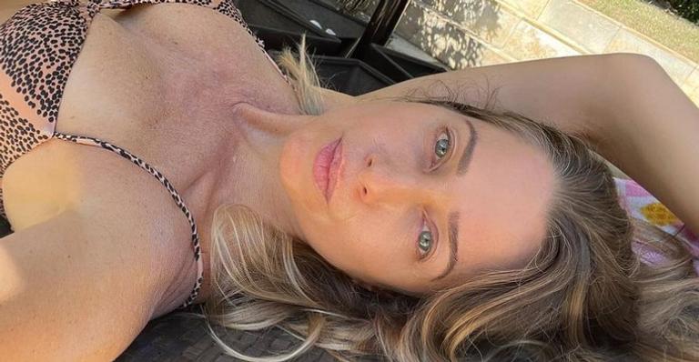 Leticia Spiller posa para belíssimo registro em linda cachoeira: ”O sol pega o trem azul”