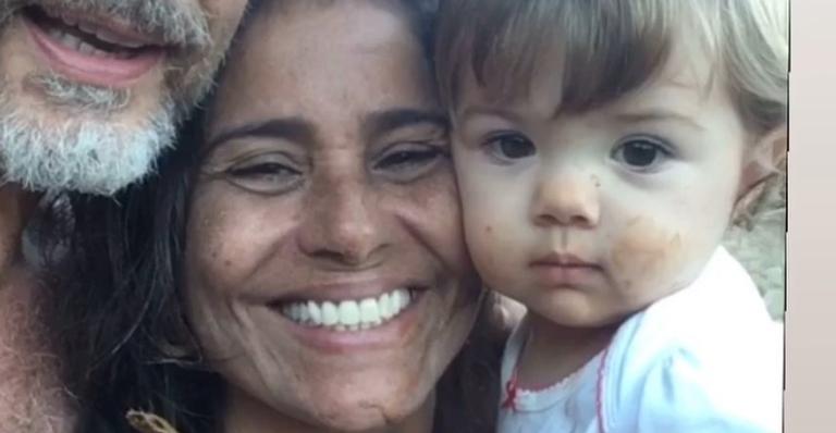 Valeria Alencar curte a natureza na companhia da neta, Clara Maria: ”Amor”