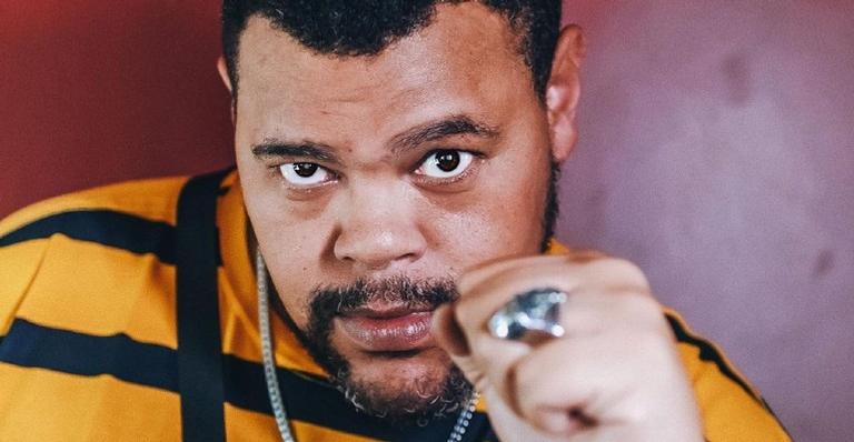 Babu Santana faz dancinha para celebrar eliminação no BBB21 e reitera: ”O Black é a coroa”