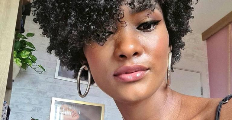 Erika Januza surge treinando em casa e chama atenção da web: ”Belíssima”