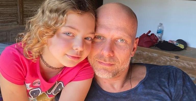 Fernando Scherer posta clique fofíssimo da filha meditando: ”Seja o exemplo”