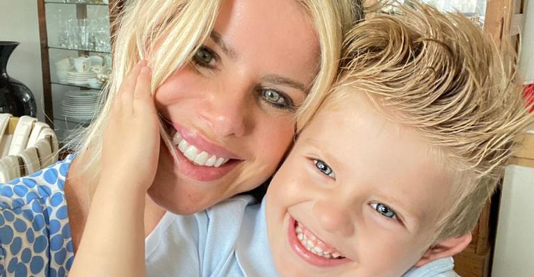 Karina Bacchi se diverte com o filho, Enrico, e encanta web: ”Mãos à obra”