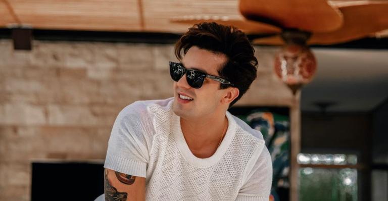 Luan Santana aproveita calor para se refrescar em rio e leva fãs à loucura: ”Sonho”
