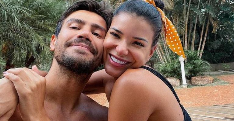 Mariano publica série de cliques com Jakelyne Oliveira durante corrida: ”Minha prenda”