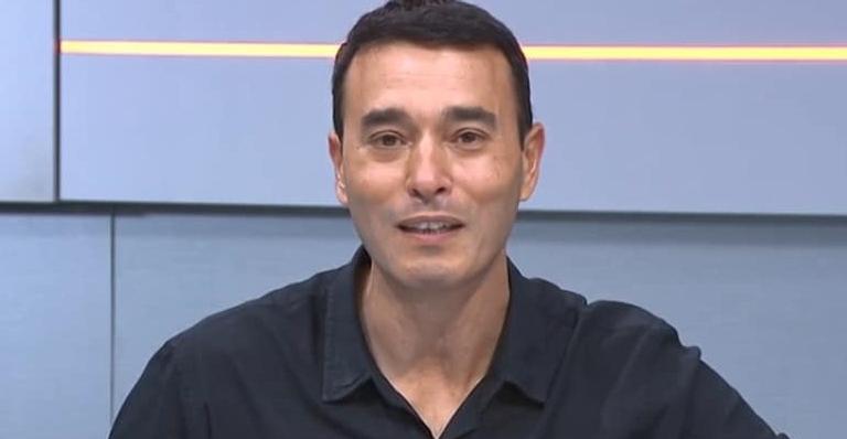 André Rizek posta foto com Andréia Sadi e fala sobre os filhos gêmeos: ”São gigantes”