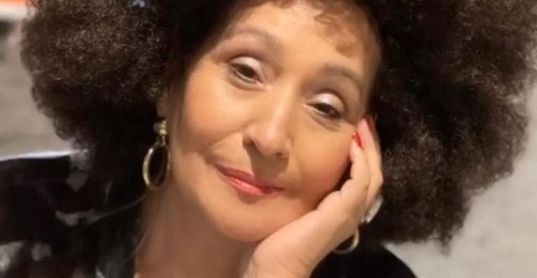 Sonia Abrão é criticada por surgir com peruca black power: ”Tá de sacanagem?”