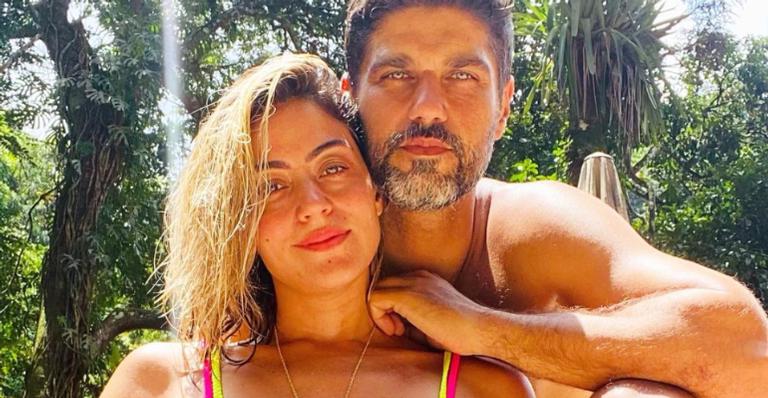 Bruno Cabrerizo relembra viagem romântica com Carol Castro: ”Namore alguém que te olhe assim”