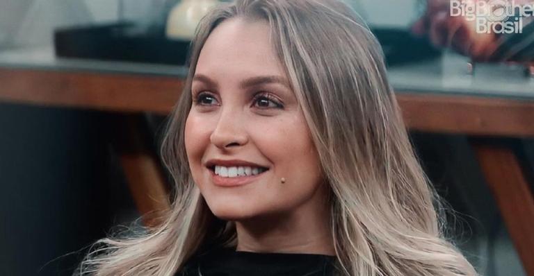 Carla Diaz se choca ao ganhar celular dos fãs, mas puxa a orelha: ”Não gastem mais comigo!”