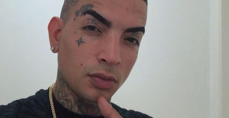 Em dia de TBT, Mc Guimê relembra cliques da infância em festa junina na escola