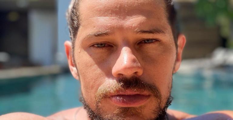 José Loreto surge coberto de sangue em cena antiga e desabafa: ”Saudade de atuar”